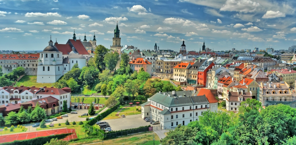 Panorama Starego Miasta w Lublinie z zabytkowymi kościołami i kamienicami