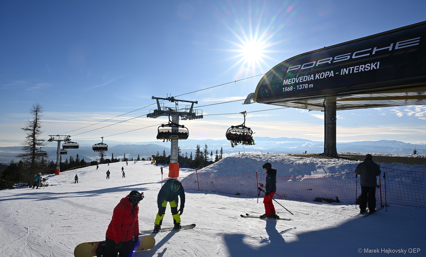 Nowa kolejka linowa Porsche w Strbskim Plesie, trasa Medvedia Kopa – Interski zimą.
