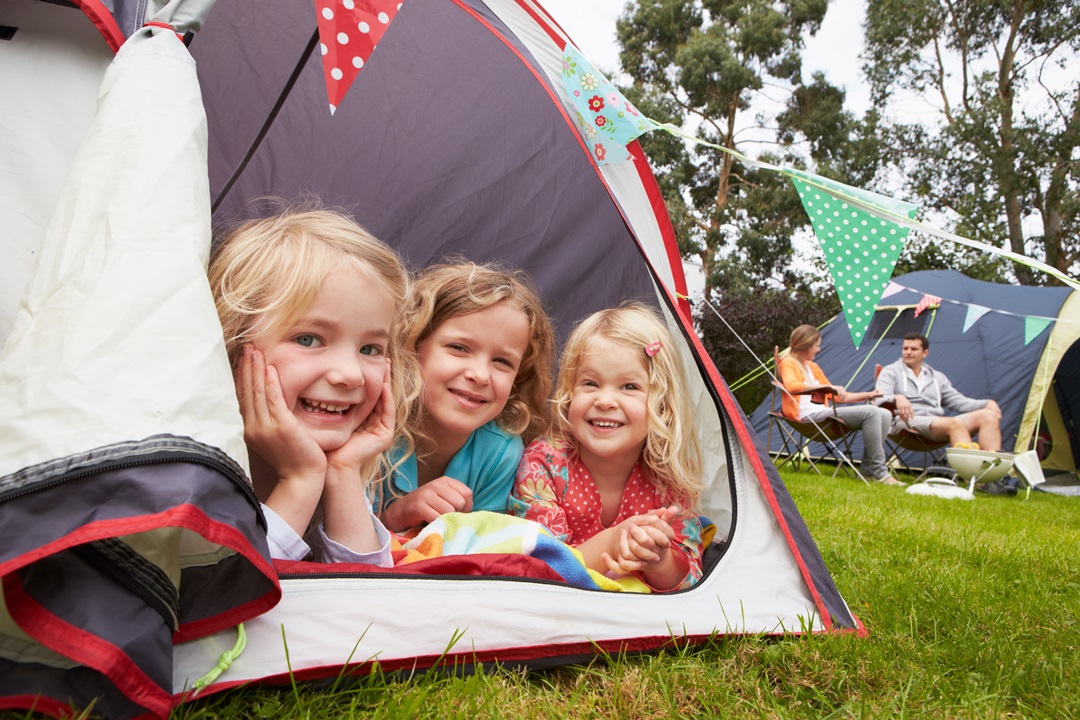 Wyjazd pod namiot z rodziną - sprawdź, jak się przygotować