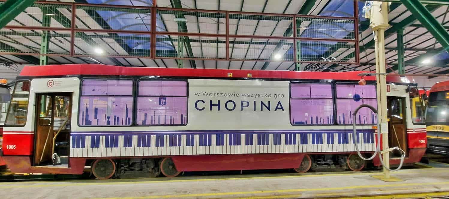 Tramwaj w Warszawie z muzyką Chopina z okazji festiwalu chopinowskiego